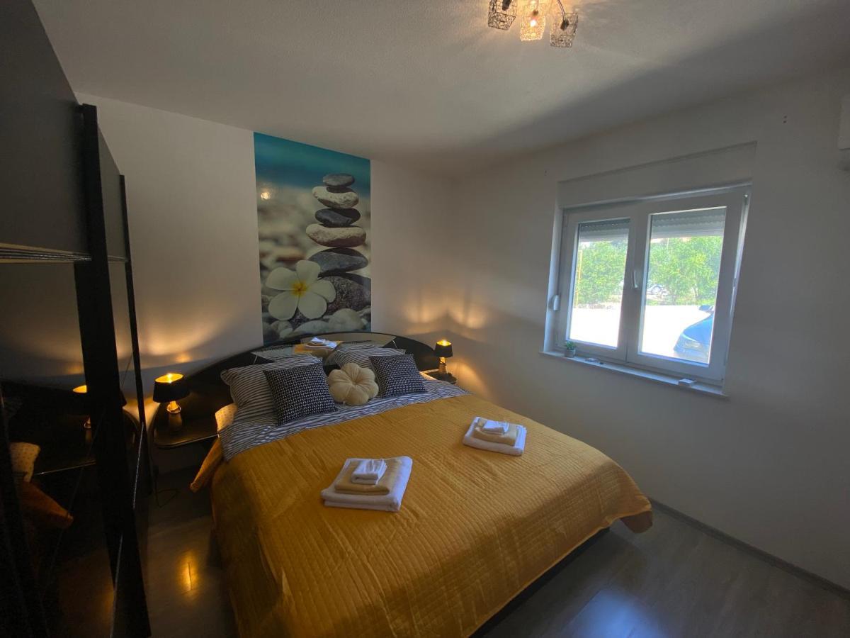 Spacious Apartment Close To The Sea In Kastel Luksic คาชเตลา ภายนอก รูปภาพ