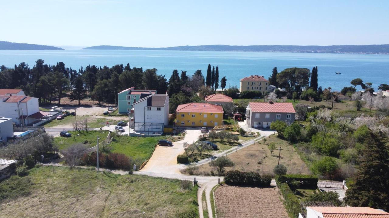 Spacious Apartment Close To The Sea In Kastel Luksic คาชเตลา ภายนอก รูปภาพ