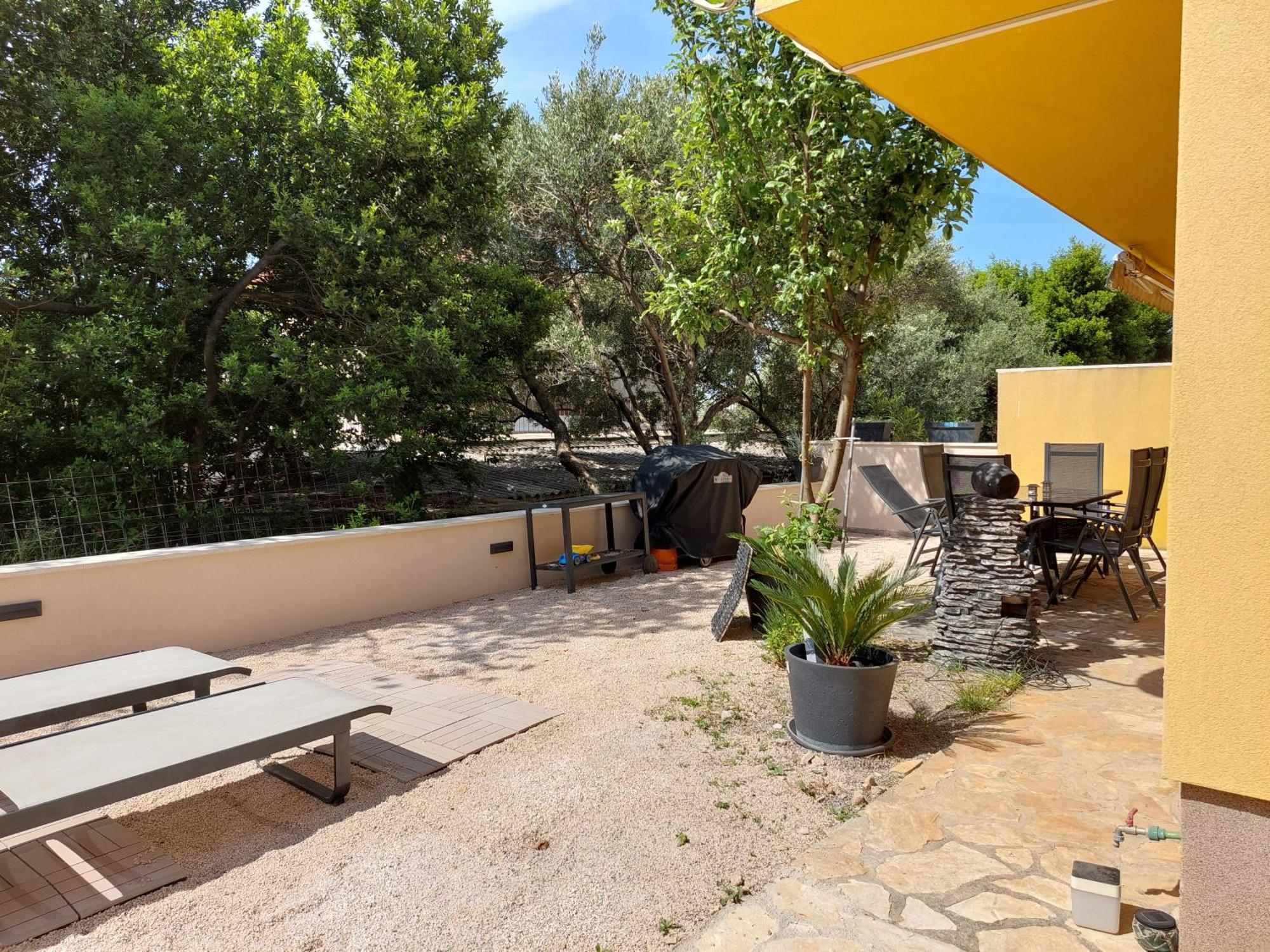 Spacious Apartment Close To The Sea In Kastel Luksic คาชเตลา ภายนอก รูปภาพ
