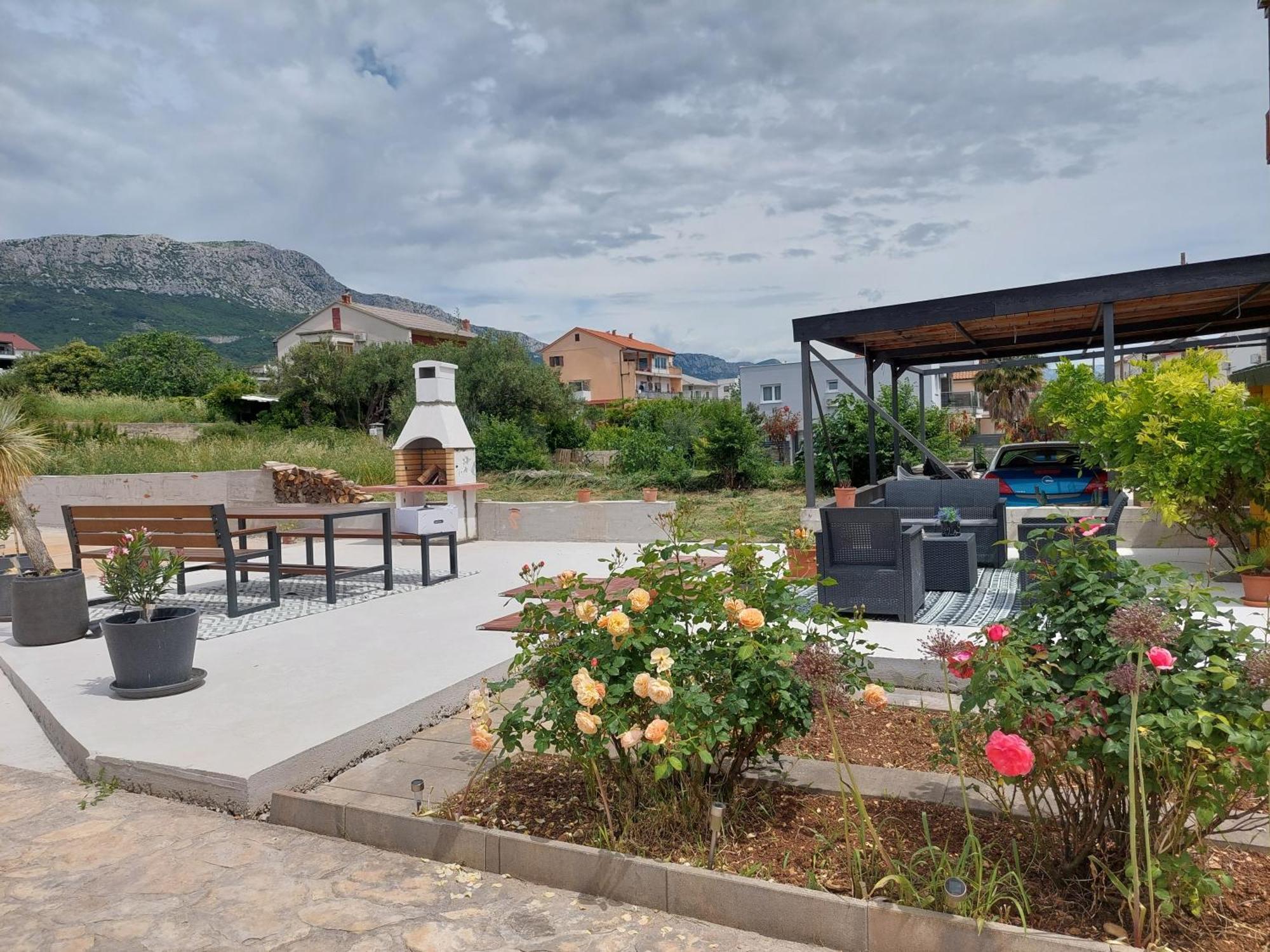 Spacious Apartment Close To The Sea In Kastel Luksic คาชเตลา ภายนอก รูปภาพ